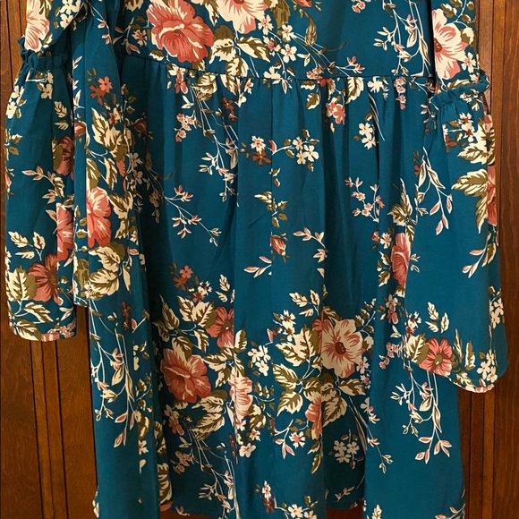 Boho floral dress 🦚 - Picture 2 of 4